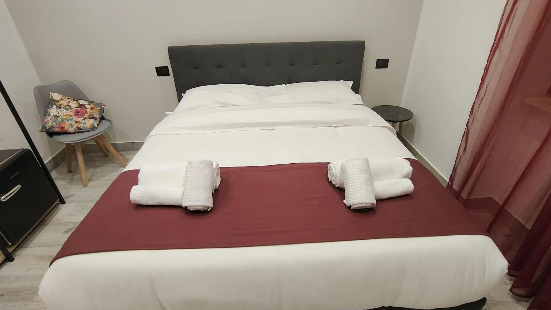 Affittacamere Sweet Rooms San Francesco Napoli Italia